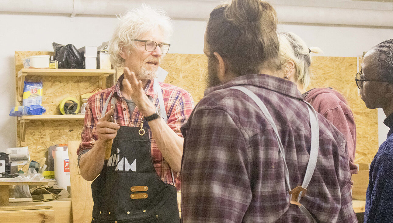 Jason Keen of Ariam Shed leading a workshop